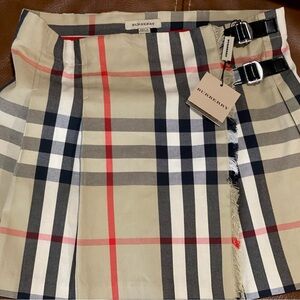 Burberry girls size 10Y wrap skirt. New with tags.